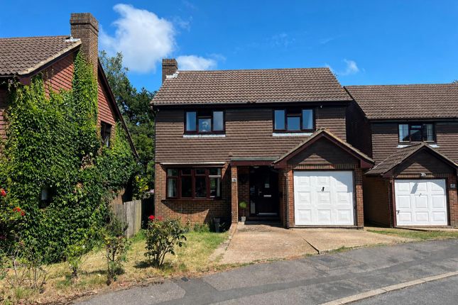 4 bed property, in Ridgeway Close, £450,000