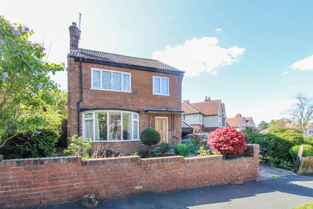 3 bed property, in Mount Crescent, £350,000