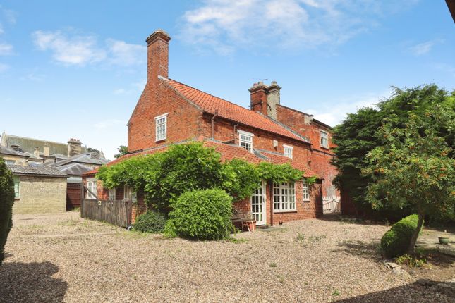 3 bed property, in Hall Street, £390,000