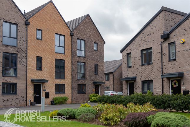 4 bed property, in Woodyard Avenue, £295,000