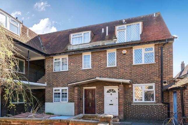 3 bed property, in Penton Place, £700,000