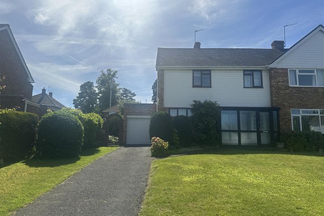 3 bed property, in Cobham Close, £415,000