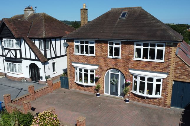 5 bed property, in The Close, £500,000