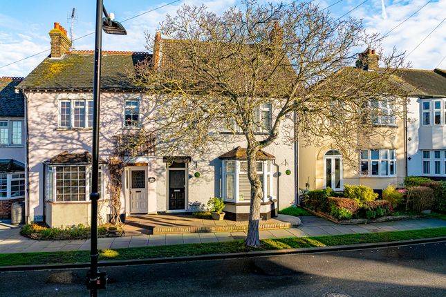 3 bed property, in Recreation Avenue, £500,000