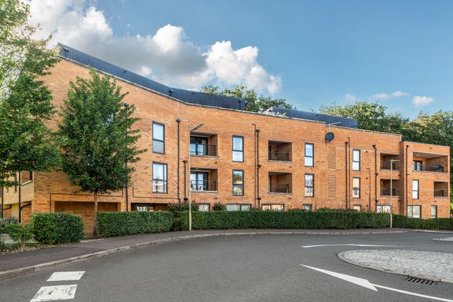 1 bed property, in Divot Way, £200,000