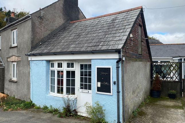1 bed property, in Fore Street, £80,000