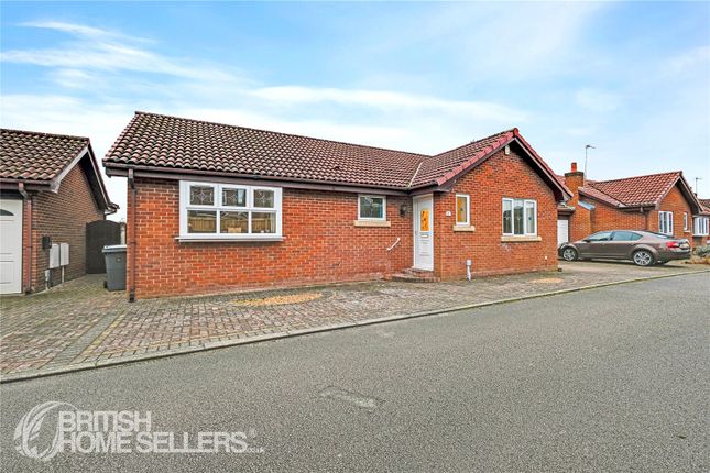 3 bed property, in Cherry Grove, £335,000