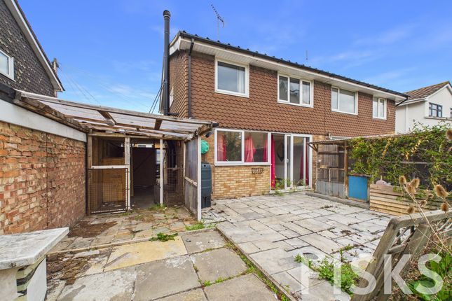 3 bed property, in Linden Close, £325,000