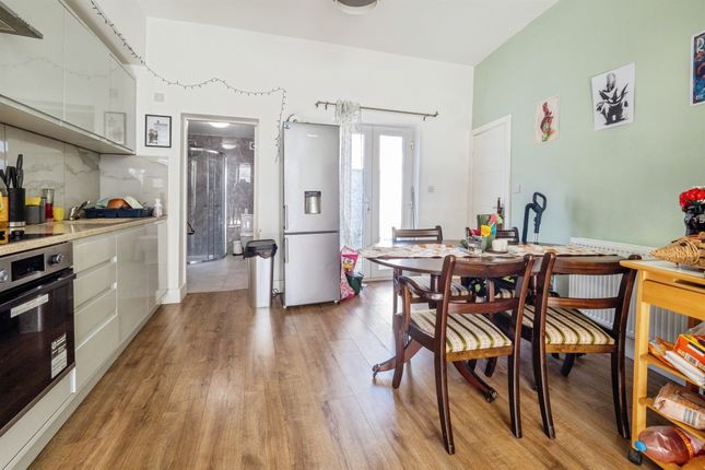 2 bed property, in Princes Road, £100,000