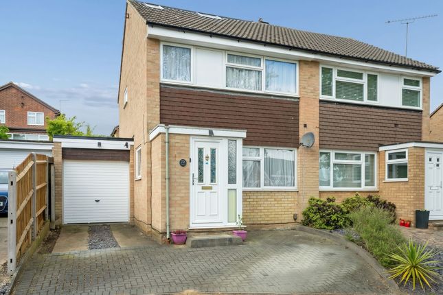 4 bed property, in Broom Grove, £475,000