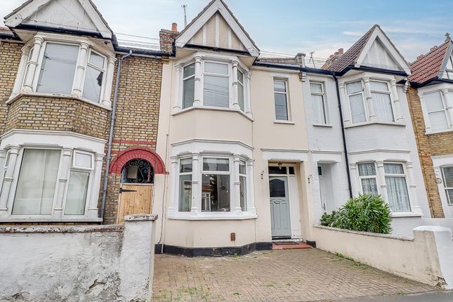 3 bed property, in Central Avenue, £325,000