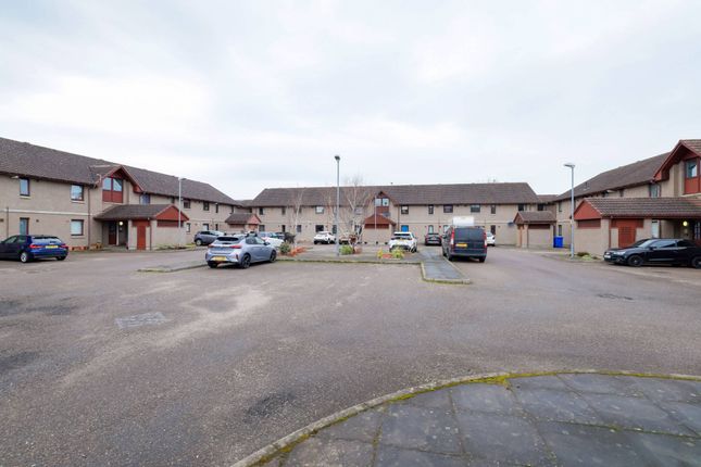 2 bed property, in Lesmurdie Court, £125,000