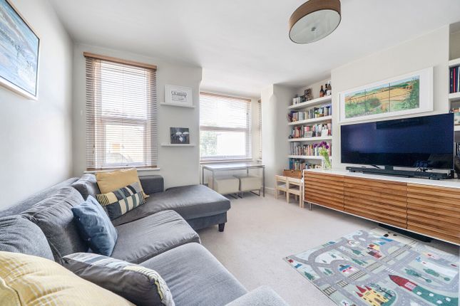 2 bed property, in Calderon Road, £400,000
