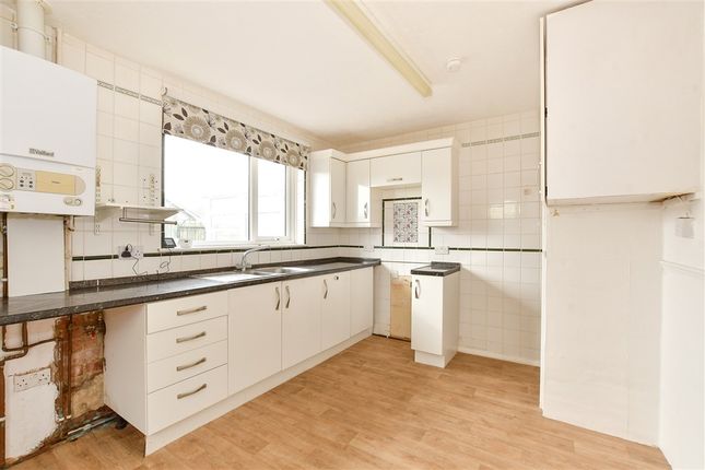2 bed property, in Newport Road, £250,000