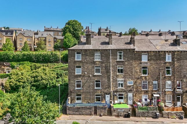 2 bed property, in Lower Hollins, £120,000