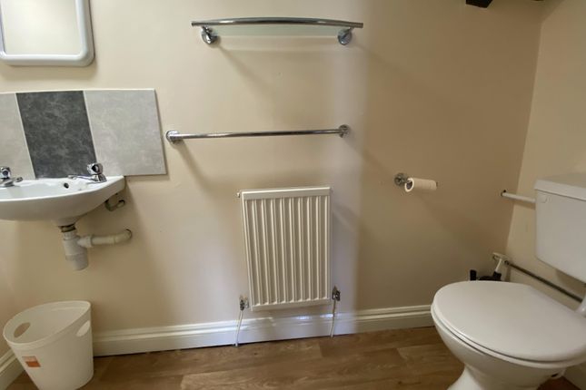 7 bed property, in New North Road, £600,000
