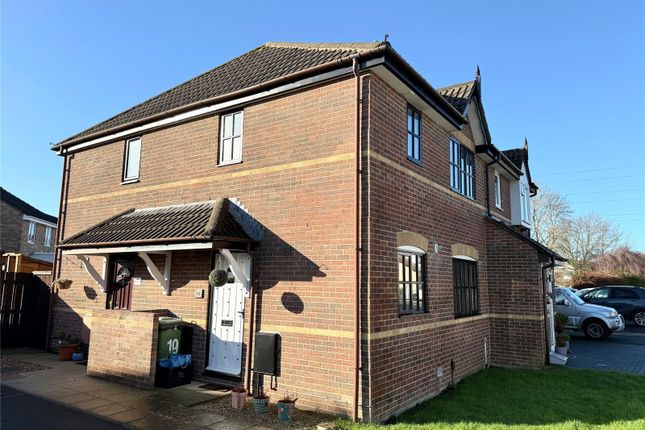 1 bed property, in Croscombe Gardens, £200,000
