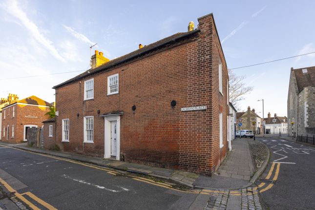 3 bed property, in Albion Place, £270,000