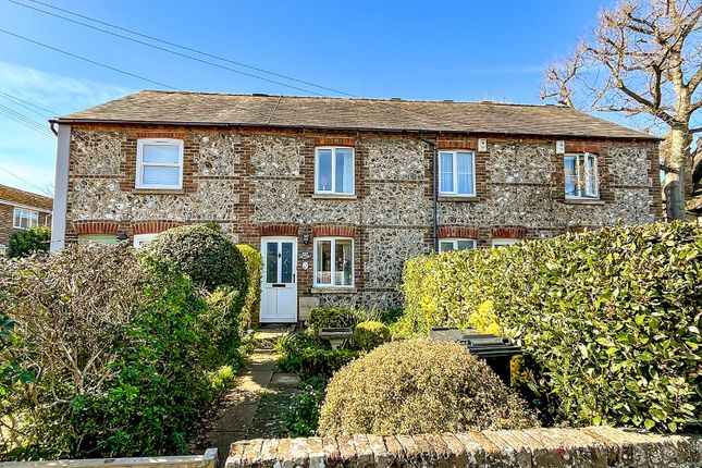2 bed property, in Sea Road, £285,000