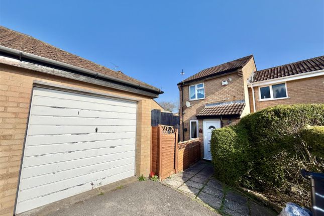2 bed property, in Glanville Gardens, £280,000