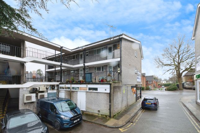 1 bed property, in Chaldon Road, £175,000
