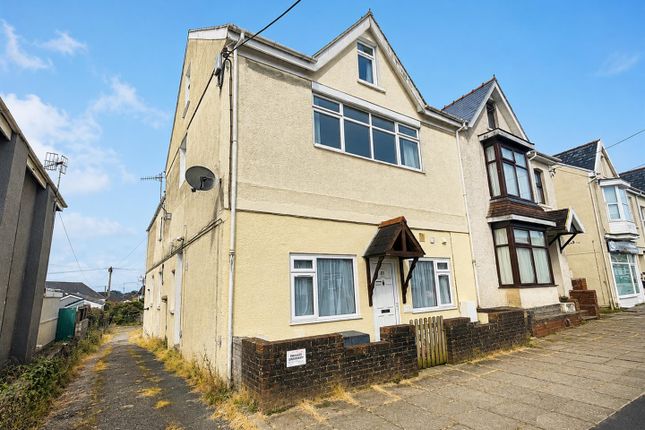 3 bed property, in Alexandra Road, £100,000