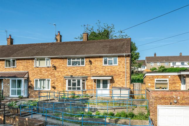 3 bed property, in Merrow Drive, £375,000