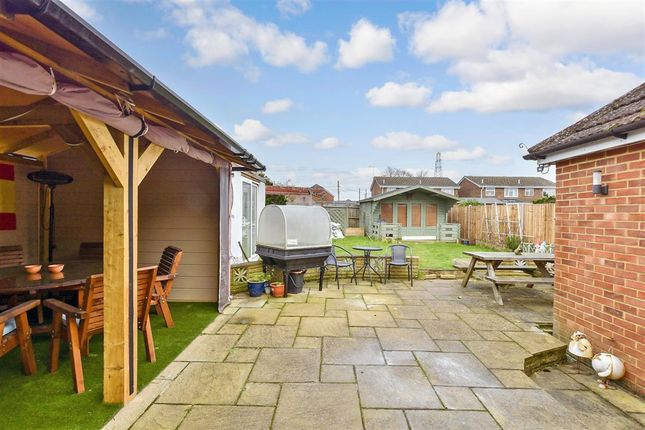 3 bed property, in Vauxhall Crescent, £400,000