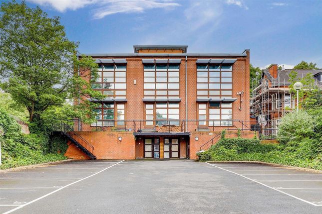 2 bed property, in Pelham Road, £80,000