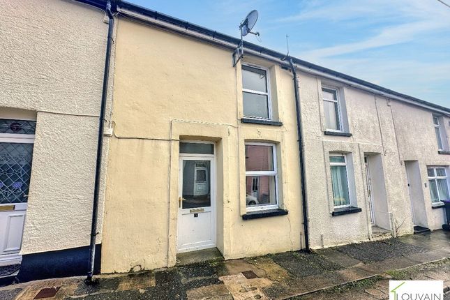 2 bed property, in Maxworthy Row, £96,000