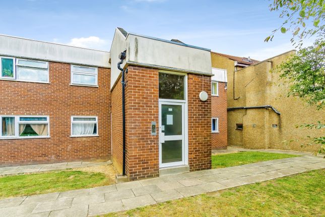 2 bed property, in Maple Road, £260,000