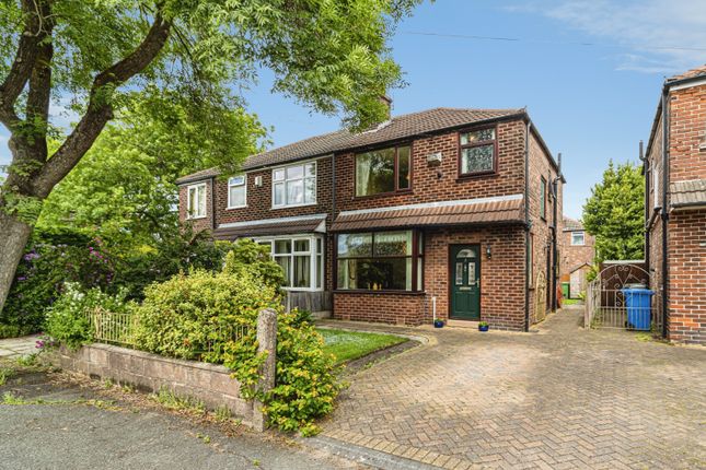 3 bed property, in Ascot Avenue, £325,000