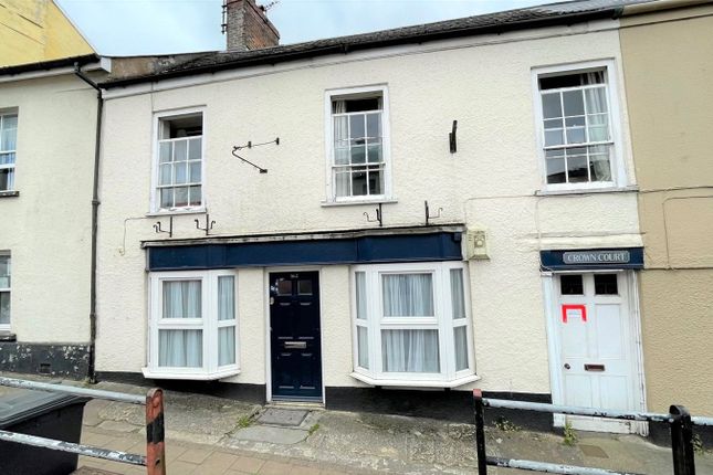 3 bed property, in High Street, £200,000