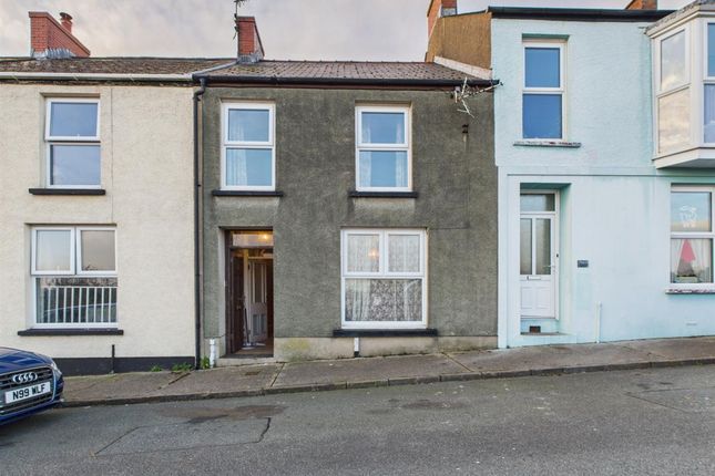 3 bed property, in 24 Lawrenny Street, £130,000
