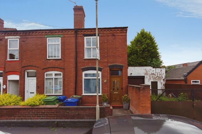 2 bed property, in Southwick Road, £210,000