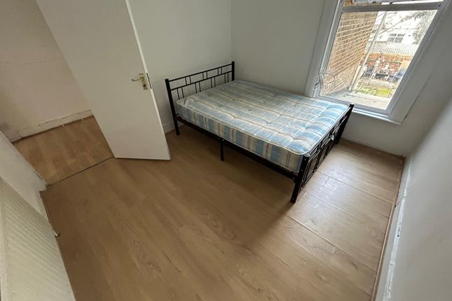 4 bed property, in Heyworth Road, £550,000