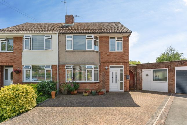 3 bed property, in The Priory, £300,000