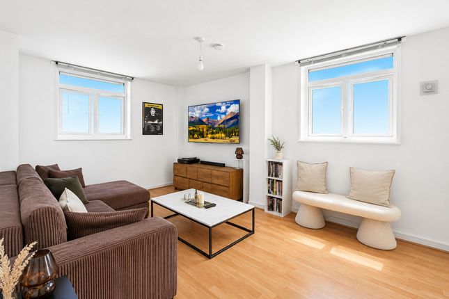 2 bed property, in Montague Street, £280,000