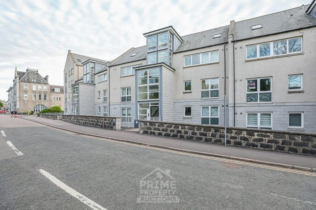3 bed property, in 7 Dee Village 3Ff, £96,000