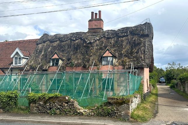 2 bed property, in Pear Tree Cottage, £70,000