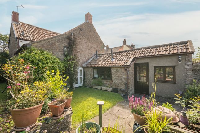 3 bed property, in Watleys End Road, £525,000
