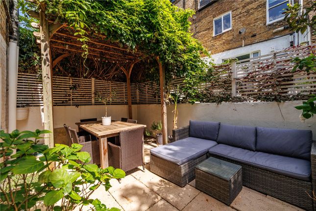 1 bed property, in Dancer Road, £575,000