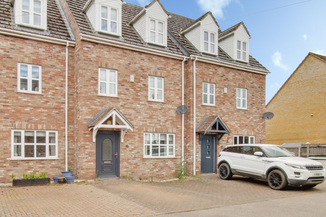 4 bed property, in Old Bakery Close, £230,000