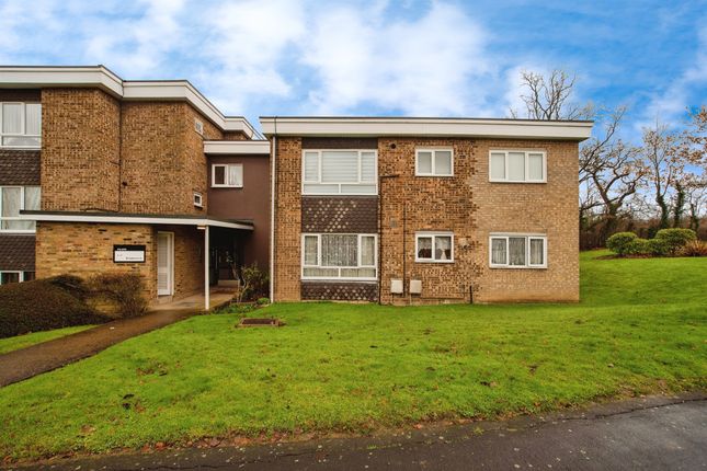 1 bed property, in By The Wood, £220,000