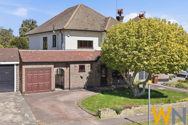 4 bed property, in Surman Crescent, £900,000