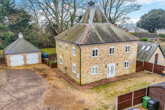 4 bed property, in Whittington Hill, £470,000
