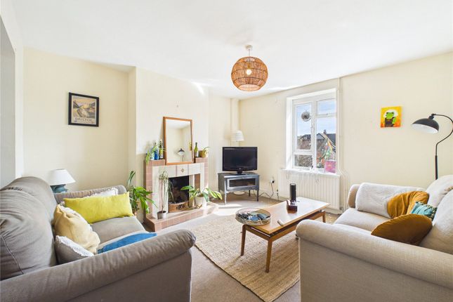 5 bed property, in Cotswold Road, £545,000