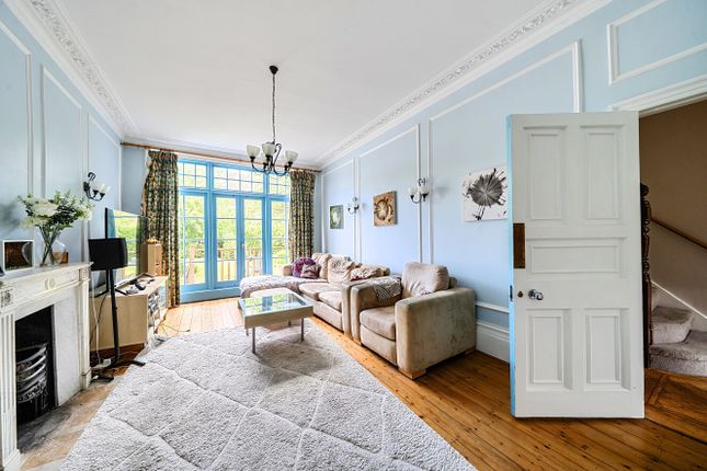 5 bed property, in Grand Avenue, £2,500,000