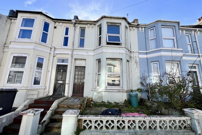 2 bed property, in Hughenden Road, £190,000