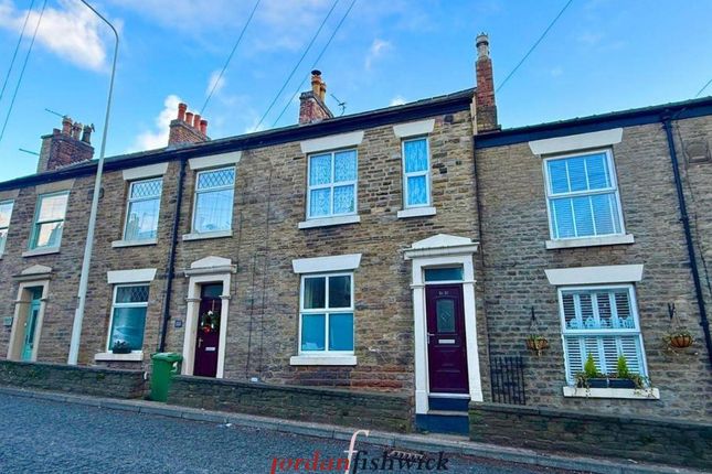 3 bed property, in Rainow Road, £300,000